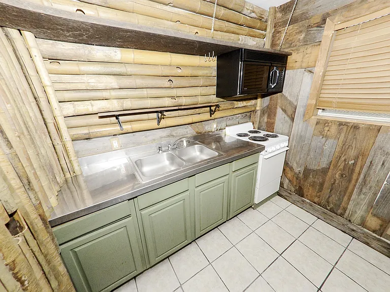 808 W Coffin St #100-1 — Photo 3