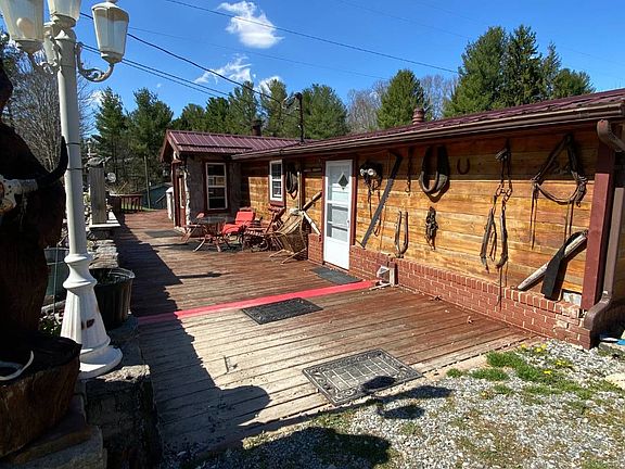 2nd image of 24 Parker Hollow Ln