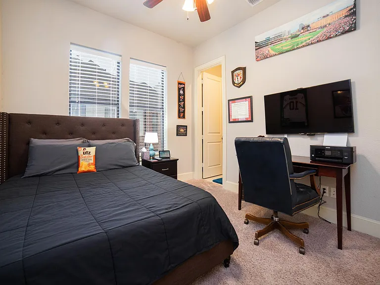 2127 Canton St — Photo 24