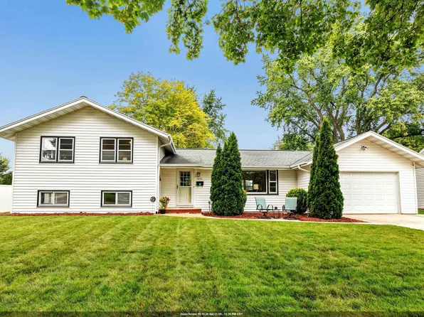 1010 Robin St, De Pere, WI 54115