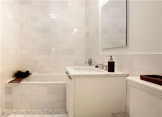 Sold by Warburg | media 5