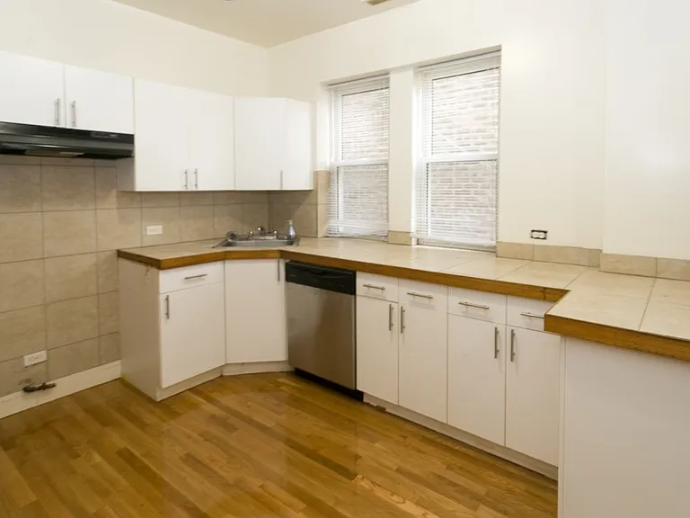 4450 N Sheridan Rd #2 — Photo 2