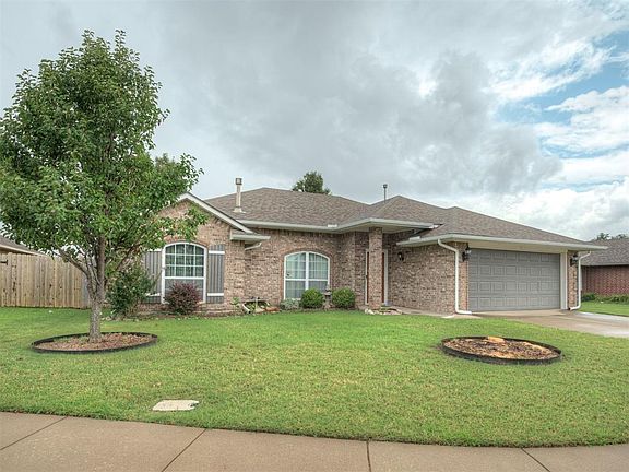 2nd image of 500 Apple Tree Ln