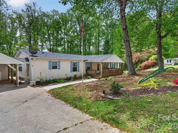 341 Sunrise Ridge Dr, Hendersonville, NC 28792