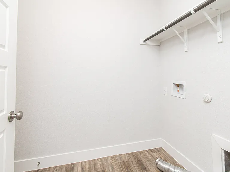 308 Saturnia Dr — Photo 15