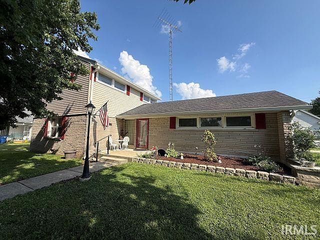1st image of 716 W Oak St