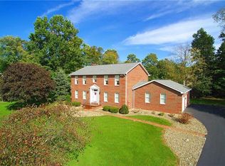28 Dogwood Ln, Grove City, PA 16127