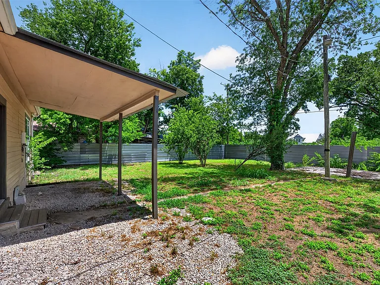 529 W Clark St — Photo 24