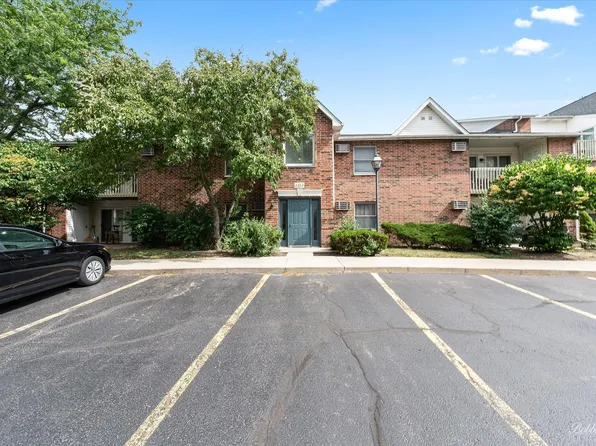 1384 Cunat Ct APT 2B, Lake In The Hills, IL 60156