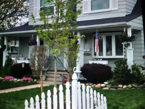 32226 Dover St, Garden City, MI 48135