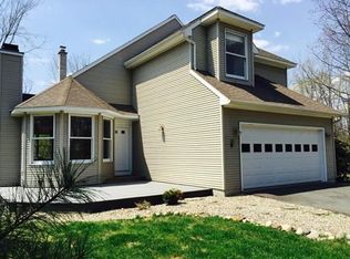 15 Farmington Rd, Amherst, MA 01002