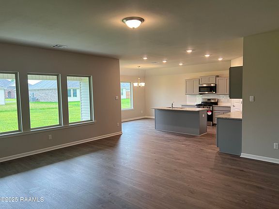 3rd image of 512 Fontaine Ct