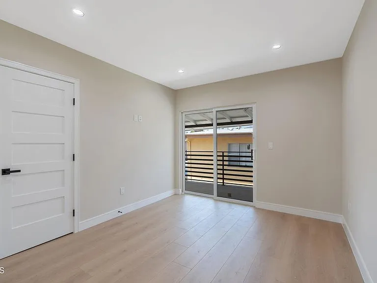 1206 Tamarind Ave — Photo 30