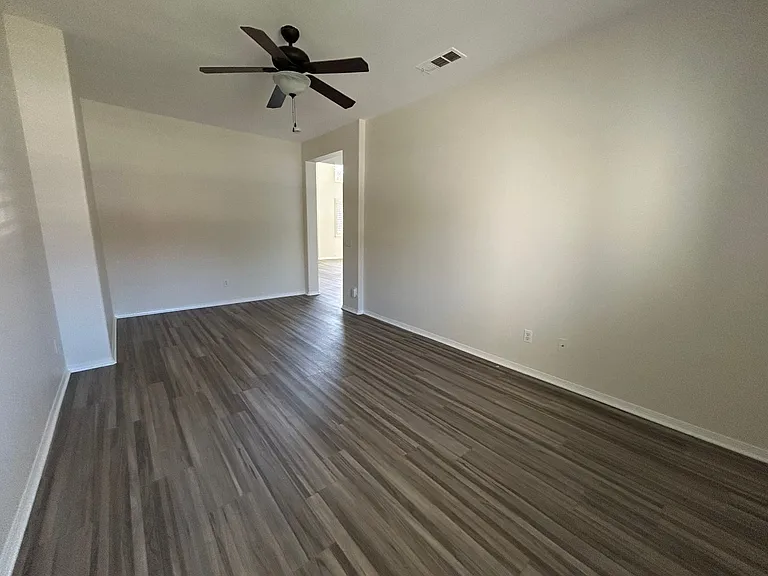 45260 Saint Tisbury St — Photo 10