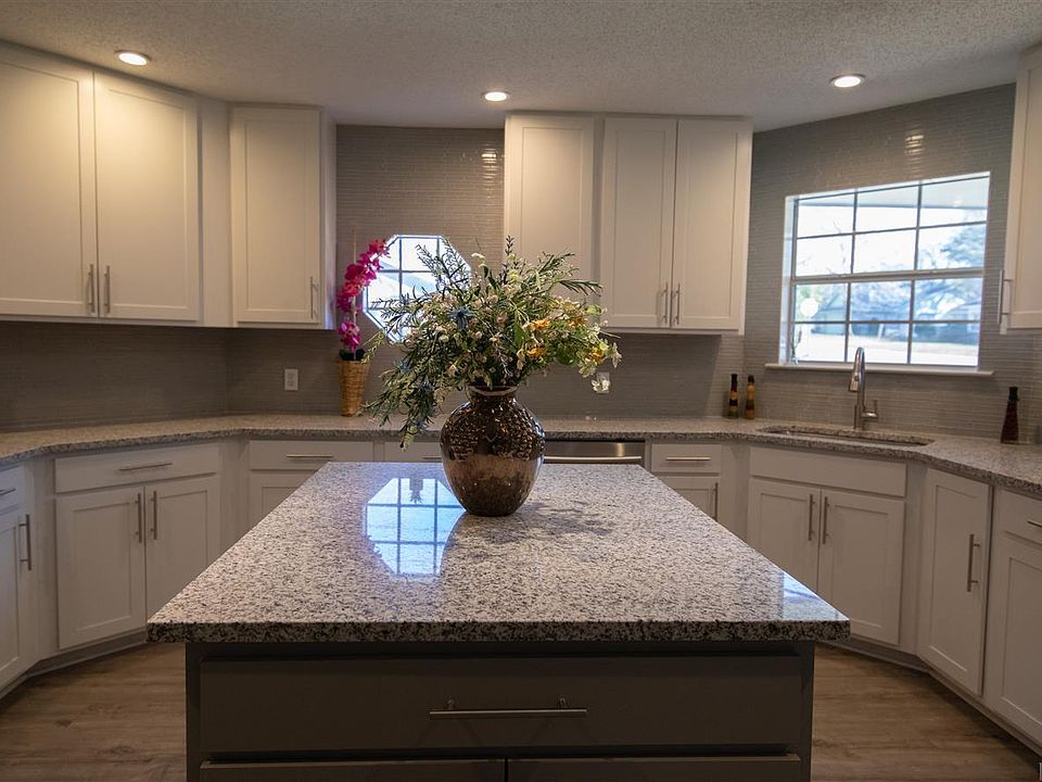 1st image of 3953 Deerwood Cir