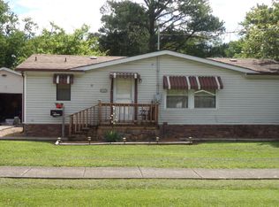 1006 Mulberry St, Eldorado, IL 62930