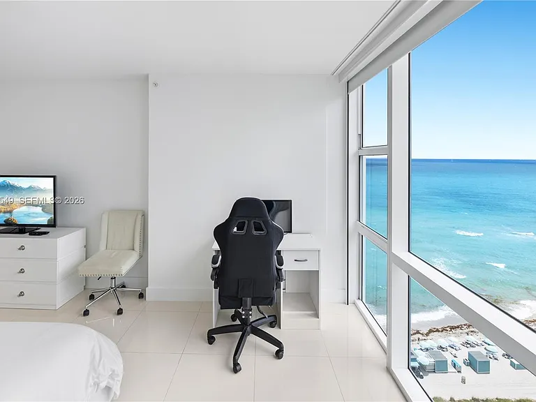 6801 Collins Ave #LPH06-DOORLPH14 — Photo 16