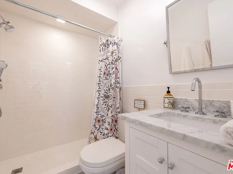 24942 Malibu Rd — Photo 35