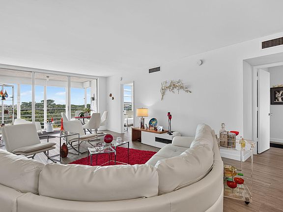 4th image of 575 Oaks Lane #709