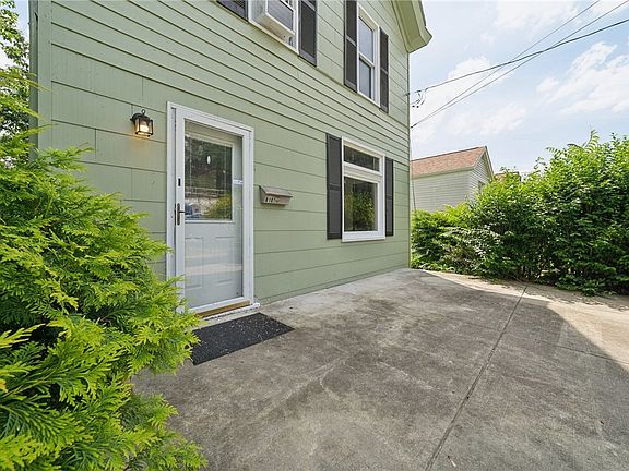 2nd image of 810 Cowan Ave