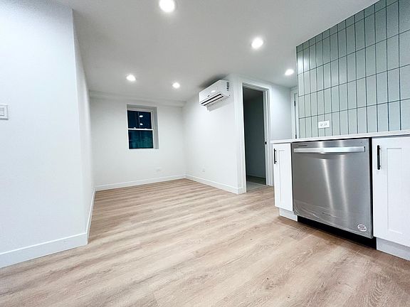 2nd image of 3017 N Oakley Ave Unit 1