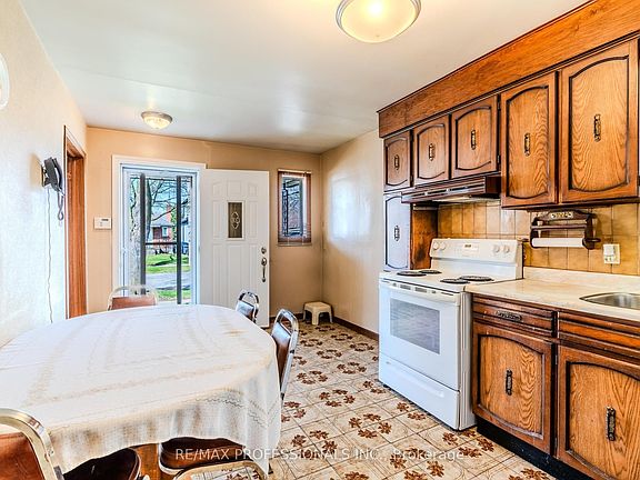 5th image of 45 Chartwell Rd