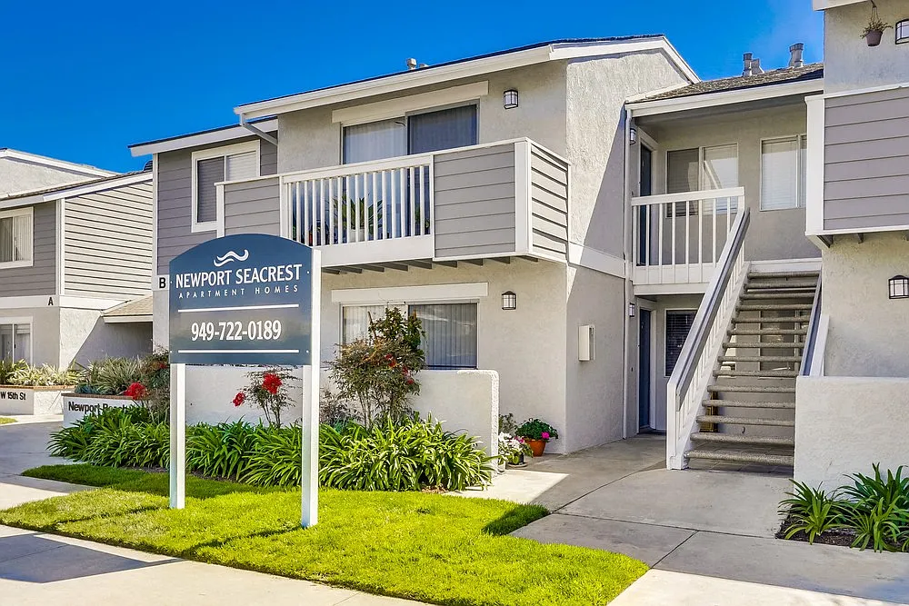 Newport Seacrest Apartments — Photo 1