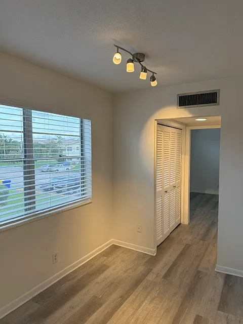 1 bed, 1.5 bath, $1,400 — Photo 4
