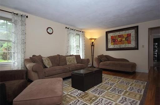 3rd image of 163 Blue Hill Dr