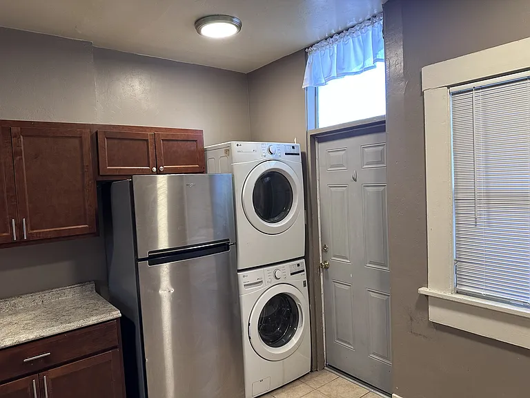 528 E University Blvd — Photo 7
