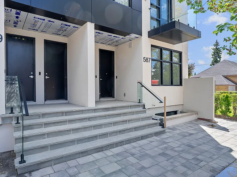 587 Oakwood Ave — Photo 6