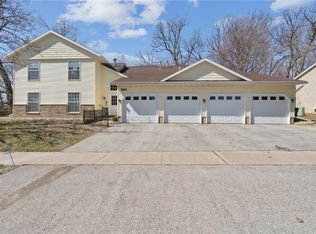 3801 Lexington Dr NE APT C, Cedar Rapids, IA 52402