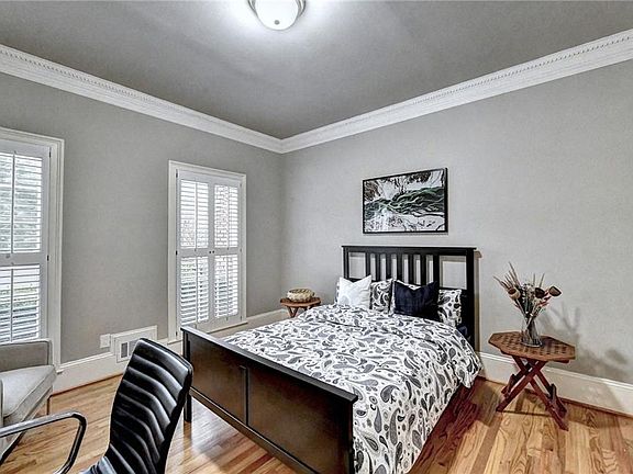5th image of 325 Harrowgrove Ct