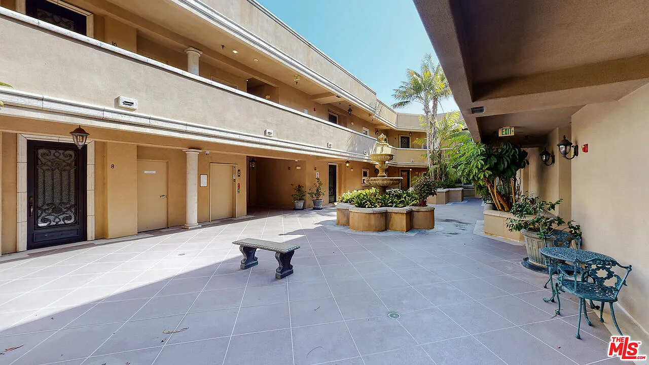 3 bed, 3.0 bath, 1808 sqft, $5,400 — Photo 4