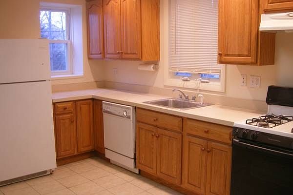 2nd image of 382 Ward St