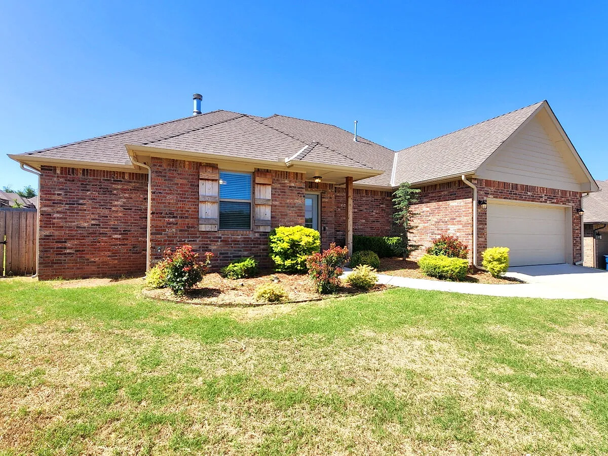4 bed, 3.0 bath, 1803 sqft, $2,299 — Photo 1