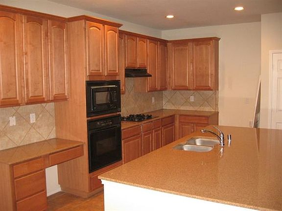 3rd image of 209 Forestridge Dr
