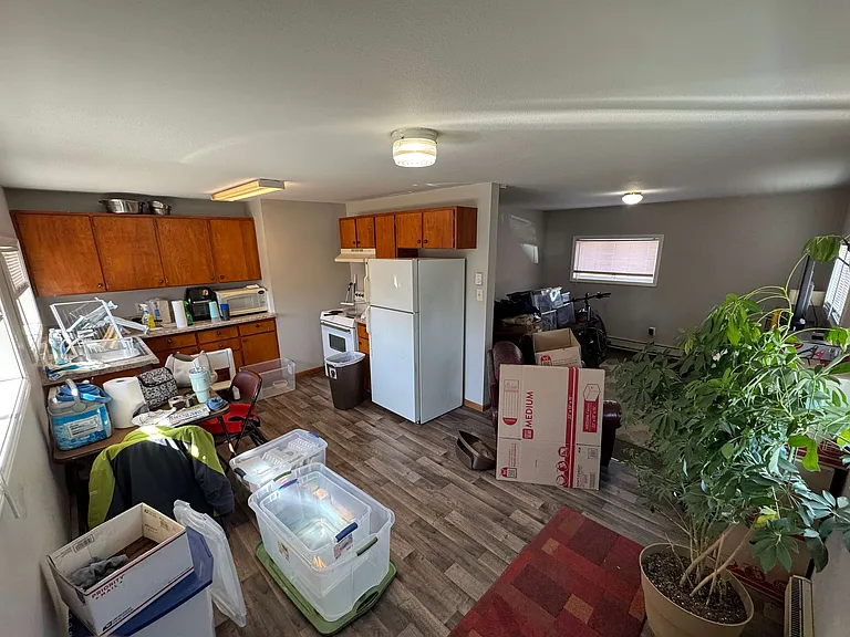 524 1/2 Hansina Ave — Photo 2