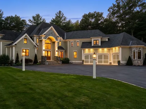 16 Hancock Ct, Walpole, MA 02081