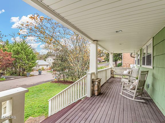 2nd image of 3844 Taliluna Ave
