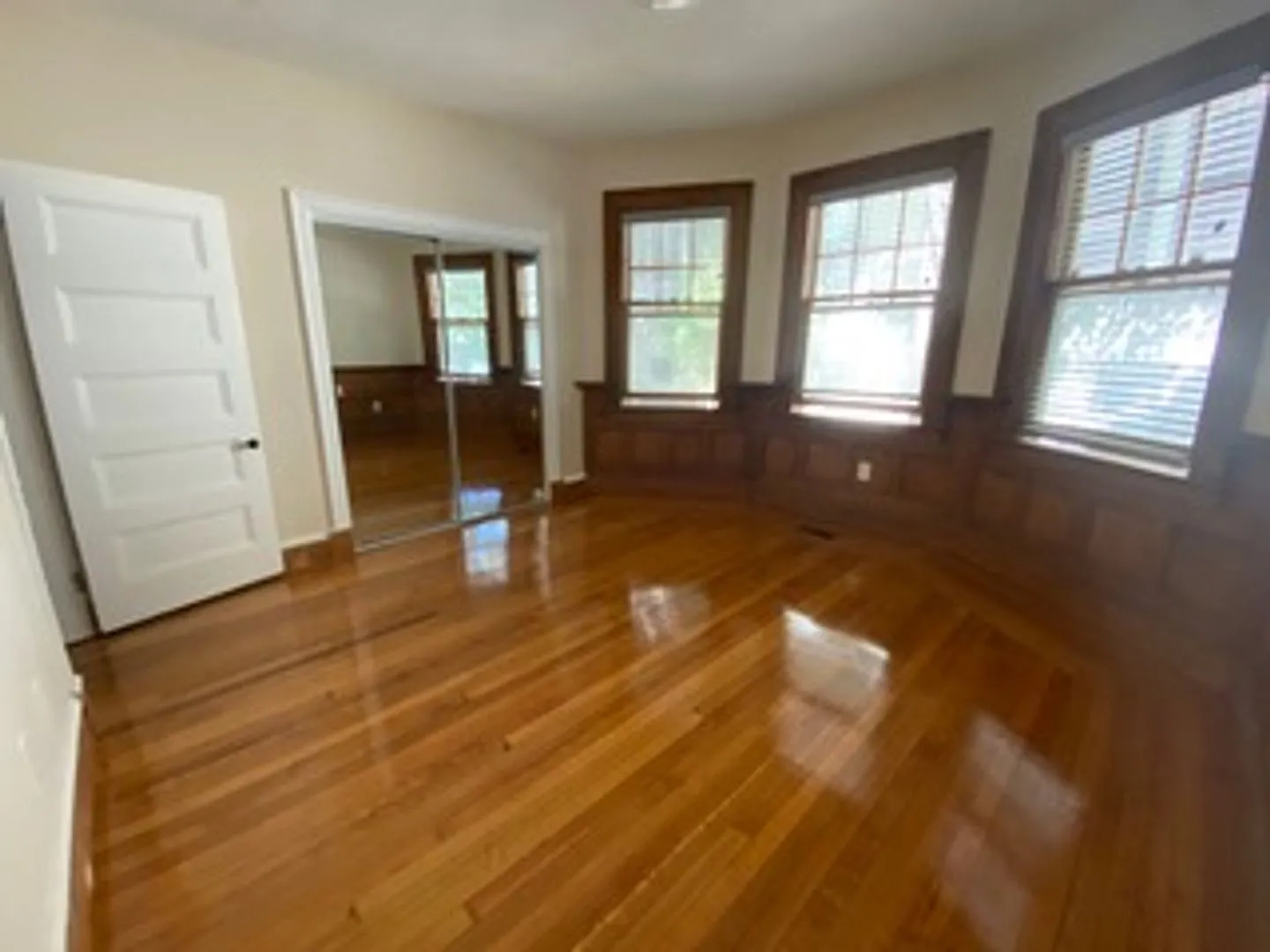 No Fee! Brookline 3 Bed/2 Bath With Laundry In Unit And Parking — Photo 2