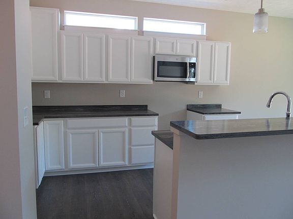 4th image of 34 Stony Lake Ln