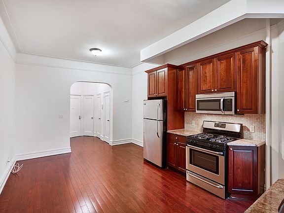2nd image of 155 E 85th St APT 33
