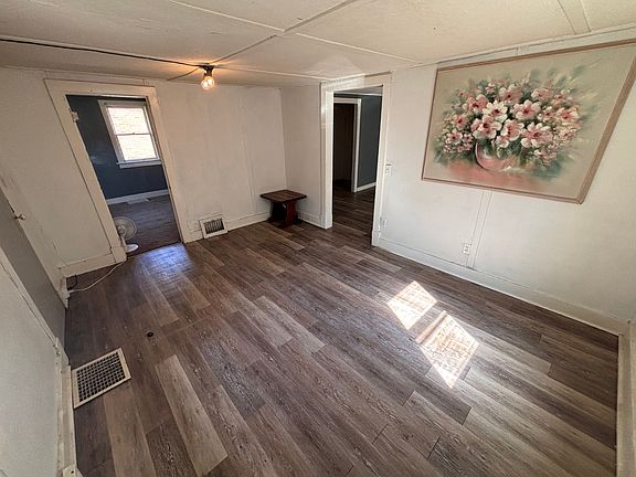 2nd image of 125 S Willow Ave