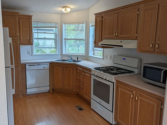 4th image of 514 Holbrook St