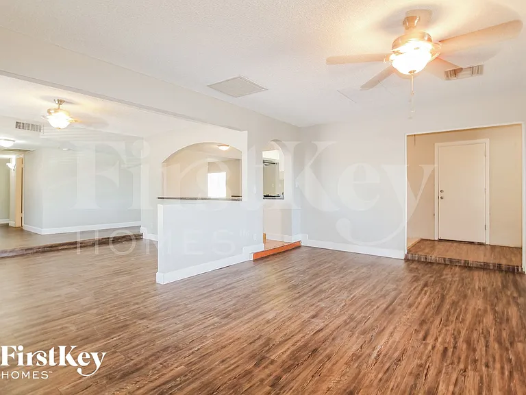 4643 W Mountain View Rd — Photo 3