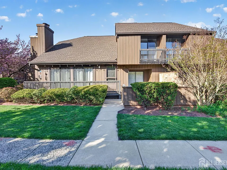 66 Kingsberry Dr