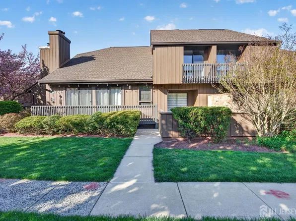66 Kingsberry Dr, Somerset, NJ 08873