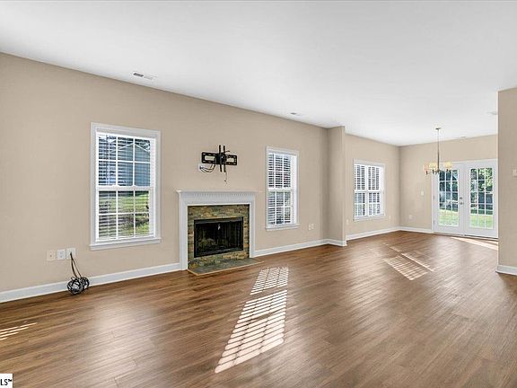 4th image of 106 Orleans Dr