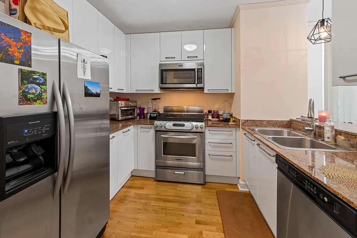Building Photo - 420 E Waterside Dr #904